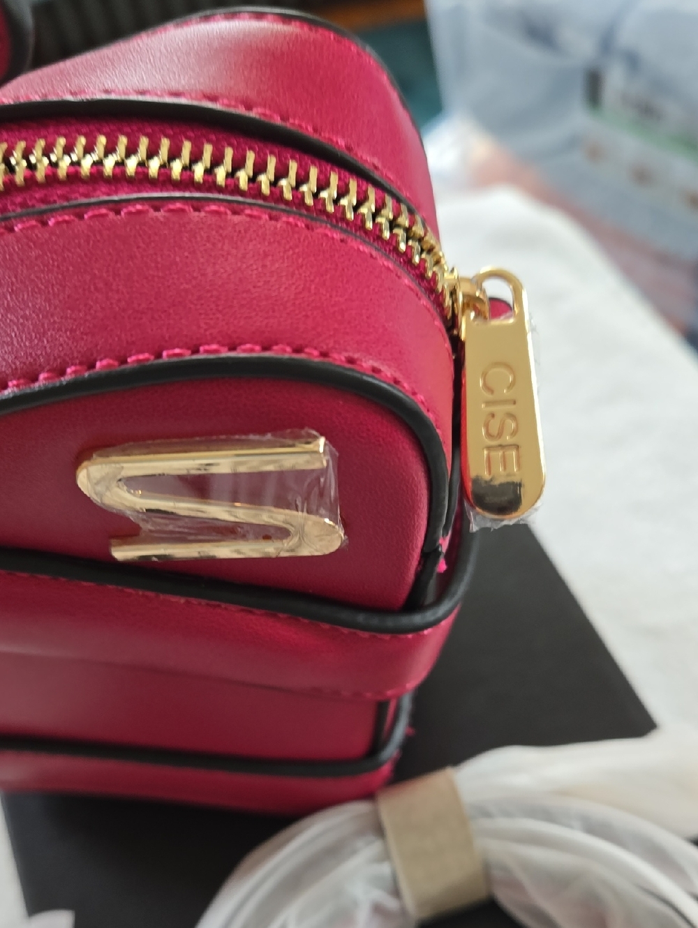 Cise Rasberry Cross Body Bag - Picture 6 of 9